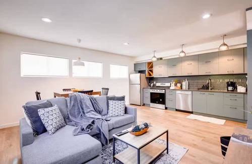 Charter Oak House | The Cozy Flat