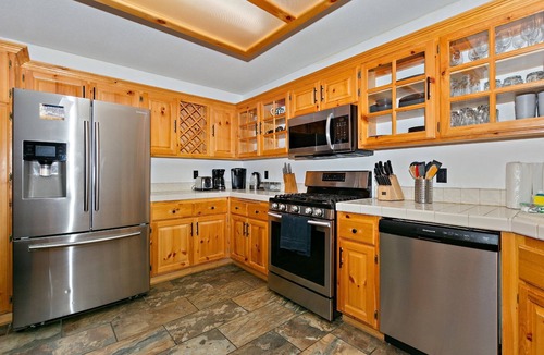 Fox Farm Cabin | The Crazy Bear by Destination Big Bear : Fox Farm! Fenced Backyard! Pet Friendly! Hot Tub! Propane BBQ! Internet! Mountain Decor!