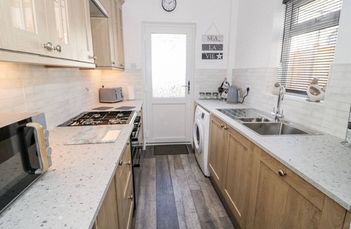 Rhos on Sea Cottage | THE CRESCENT ESCAPE, pet friendly, with a garden in Rhos-On-Sea