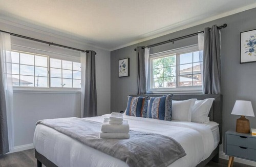 Chino House | The Crown Jewel Getaway: 4 King Chambers, 2 Luxe Baths, High-Speed Internet, Spacious Parking Haven, Fully Equipped Kitchen, and BBQ Utopia Beckons!
