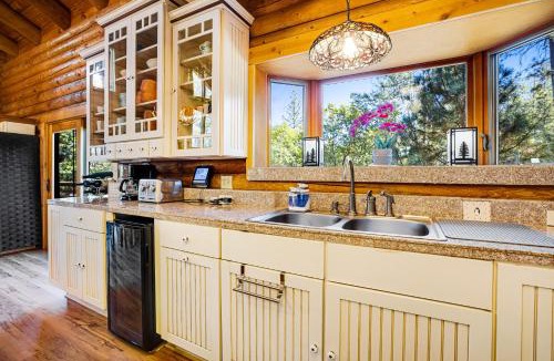 Groveland House | The Cub Inn