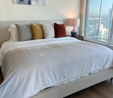 Civic Core Apartment | The Daisy Bright 2BR Stay in Downtown San Diego