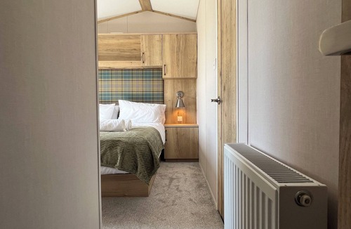 Tewitfield Cabin | The Debonair - New Luxury Lodge, 10 mins from Lake District, Dog Friendly, Pool