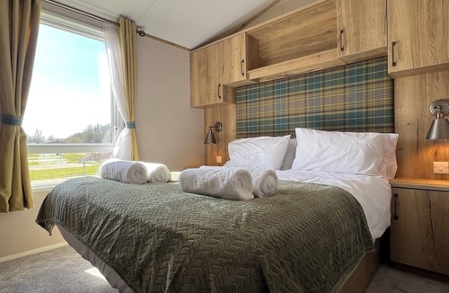 Tewitfield Cabin | The Debonair - New Luxury Lodge, 10 mins from Lake District, Dog Friendly, Pool