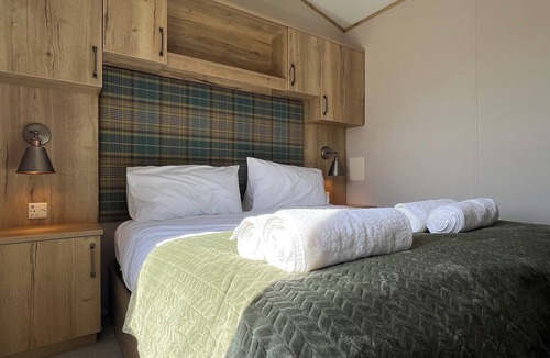 Tewitfield Cabin | The Debonair - New Luxury Lodge, 10 mins from Lake District, Dog Friendly, Pool