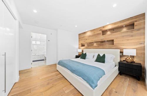 Wilshire Montana Apartment | The Diamond Dune Three floors Two Balconies BBQ