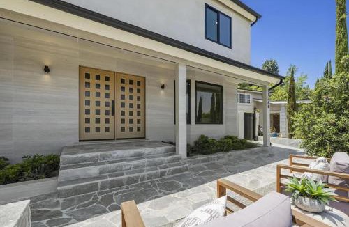 Studio City Apartment | The Dona Modern