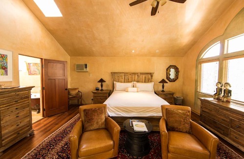 Ojai Hotel | The Emerald Iguana Inn