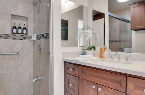 Walnut Apartment | The Emerald Retreat - BRAND NEW !