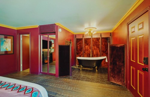 Cobb Hotel | The Fainting Couch Boutique Hotel Entire Place