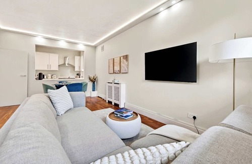 Camden Apartment | The Garden Gatekeeper- by Out of Office Lifestyle
