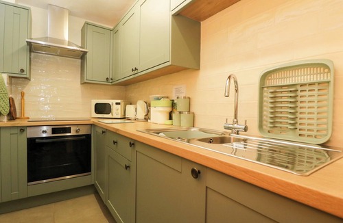 Bremhill Cottage | THE GARDEN STUDIO, pet friendly, with a garden in Calne