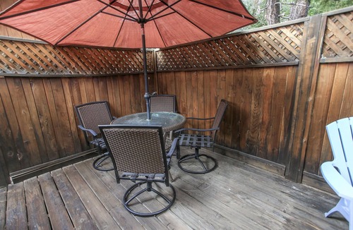 Moonridge House | The Getaway - Close to Slopes, Zoo & Golf course, Deck, Barbecue