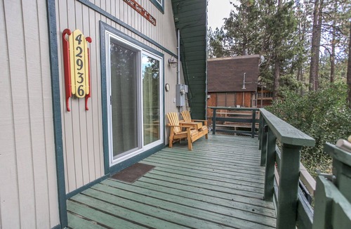Moonridge House | The Getaway - Close to Slopes, Zoo & Golf course, Deck, Barbecue