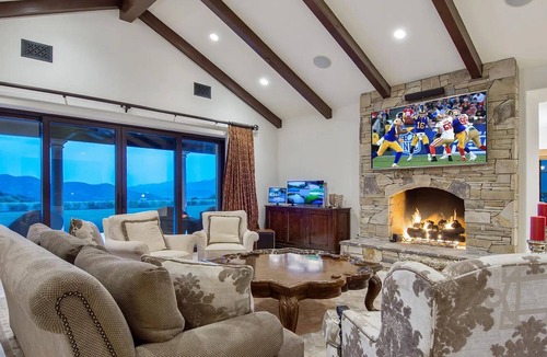 Thousand Oaks House | The Golden Dream Ranch Estate