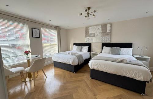 Kilburn House | The Grand Royal Kilburn House - 4BR/3BR w Parking