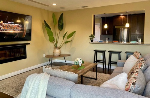 Arlington South House | The Grove Vacation Home | Jacuzzi * Fire Pit * BBQ