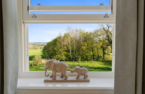 North Rigton House | The Harrogate Celebration House | Sleeps 19 | Karaoke Bar and Hot Tub