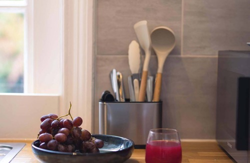 Vincent Square Apartment | The Haven – Bright & Elegant 2BR in Victoria