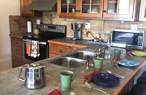 Ferndale House | ★The Heirloom Rose Studio SAVE UP TO 50% incl Washer & Dryer for LONGTERM STAYS★