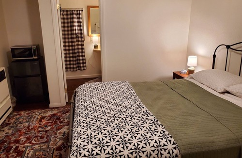 Twin Peaks Cabin | The Hiker's Hideaway at The Twin Peaks Lodge