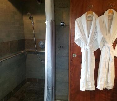 Newport Hotel | The Inn at Newport Ranch