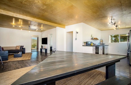 Indian Cove House | The Joshua Tree Whitmore House + Hot Tub