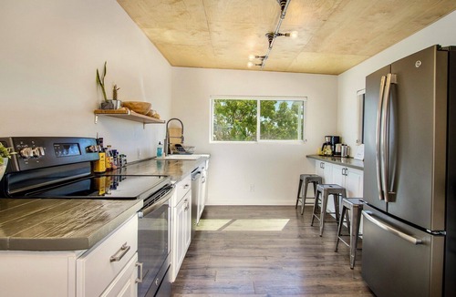 Indian Cove House | The Joshua Tree Whitmore House + Hot Tub