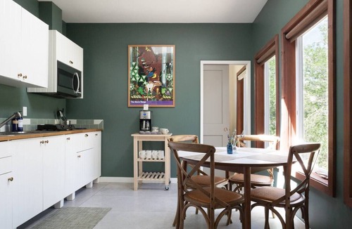 Kernville House | The Kern River House: River's Edge Cottage Private Waterfront Fireplace Dog OK
