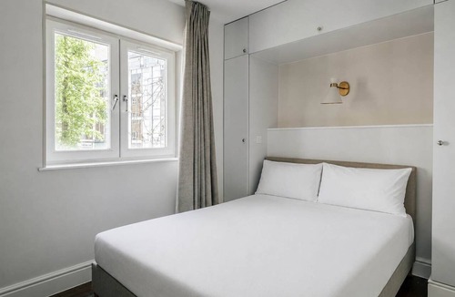 Kensington Apartment | The Knaresborough - Small Double Room