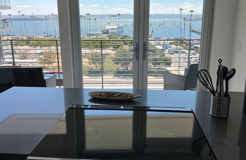 East Village Apartment | The Lavender – Bright & Cozy 2-Bedroom Apartment with WiFi,GYM & AC
