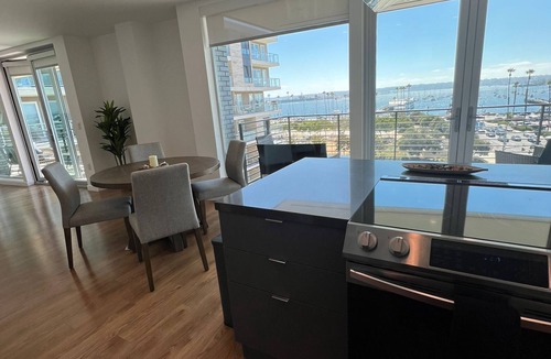 East Village Apartment | The Lavender – Bright & Cozy 2-Bedroom Apartment with WiFi,GYM & AC