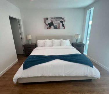 East Village Apartment | The Lavender Modern 2BR Downtown with Marina Views