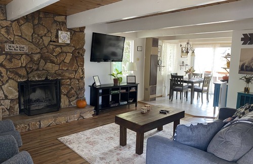 Arrowbear Lake House | The Lil Blue Barn is the perfect family getaway!