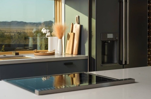 Panorama Heights House | The Lunawood - Lux Home Pool and Spa