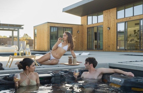 Panorama Heights House | The Lunawood - Lux Home Pool and Spa