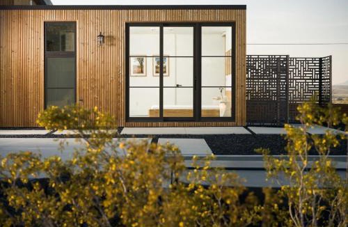 Panorama Heights House | The Lunawood - Lux Home Pool and Spa