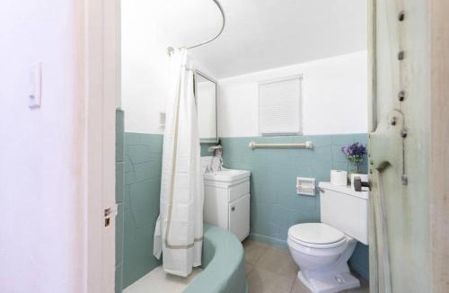 Newhall Apartment | The Magic Castle Unit 1 -Six Flags Universal LAX