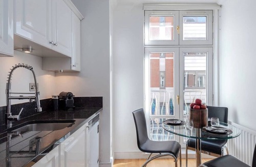 Mayfair Apartment | The Mayfair Muse - by Out of Office Lifestyle