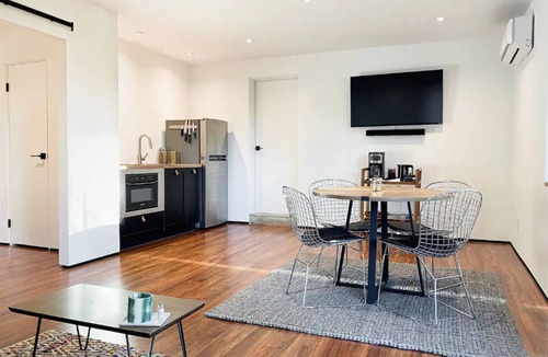 Meiners Oaks Apartment | The Meiners Daughter - Beautiful Modernist 1 Bed