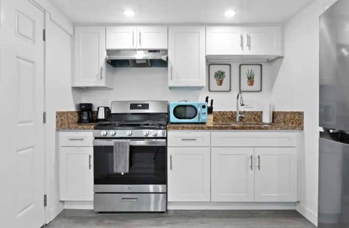 Huntington Park Apartment | The Metro Loft Oasis