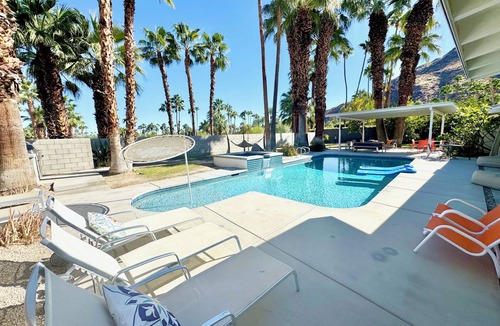 Vista Las Palmas House | The Modern Rose - Vista Las Palmas Mid-Century Mod Stunning Design