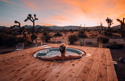 Pioneertown House | The Modern Wolfden: 4 bedrooms, All En-suite Baths