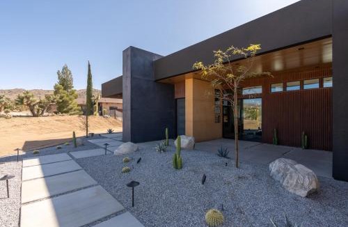 Yucca Valley House | The Monarch by Fieldtrip New Luxury Estate with Pool Spa Resort Amenities
