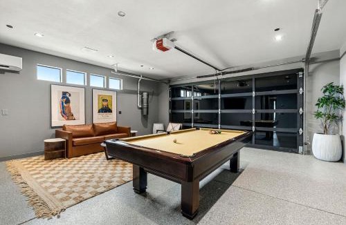 Yucca Valley House | The Monarch by Fieldtrip New Luxury Estate with Pool Spa Resort Amenities