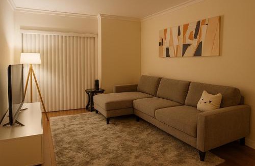 Koreatown Apartment | The Nest at 918 - Pool, Sauna, Laundry, Free Parking and No Cleaning Fee
