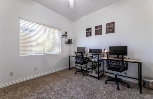 Santa Clarita House | The Nest at Woodside: Lux LA getaway + office/spa