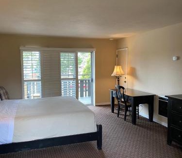 Pacific Grove Cabin | The Olympia Lodge