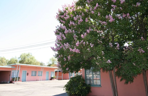 Moreno Valley Apartment | The Orange Kitchen Suite near Lake Perris