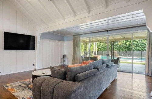 Valley Village House | The Otsego Hideaway